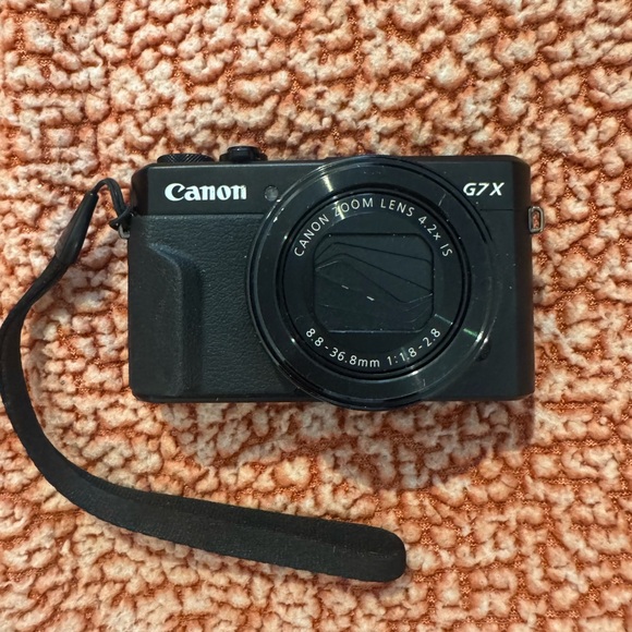 Gently used canon G7X - Picture 1 of 6